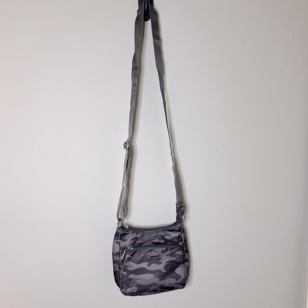 Baggallini Gray Camouflage Nylon Crossbody bag purse - Picture 3 of 5